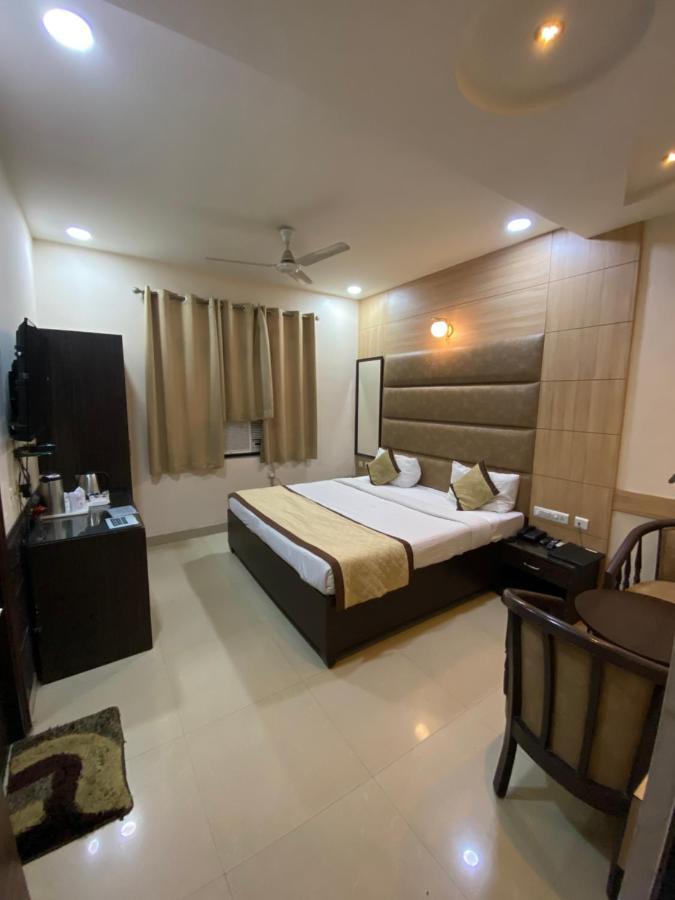 Hotel Pradeep Palace Горакхпур Экстерьер фото