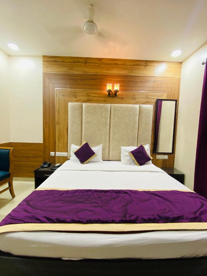 Hotel Pradeep Palace Горакхпур Экстерьер фото