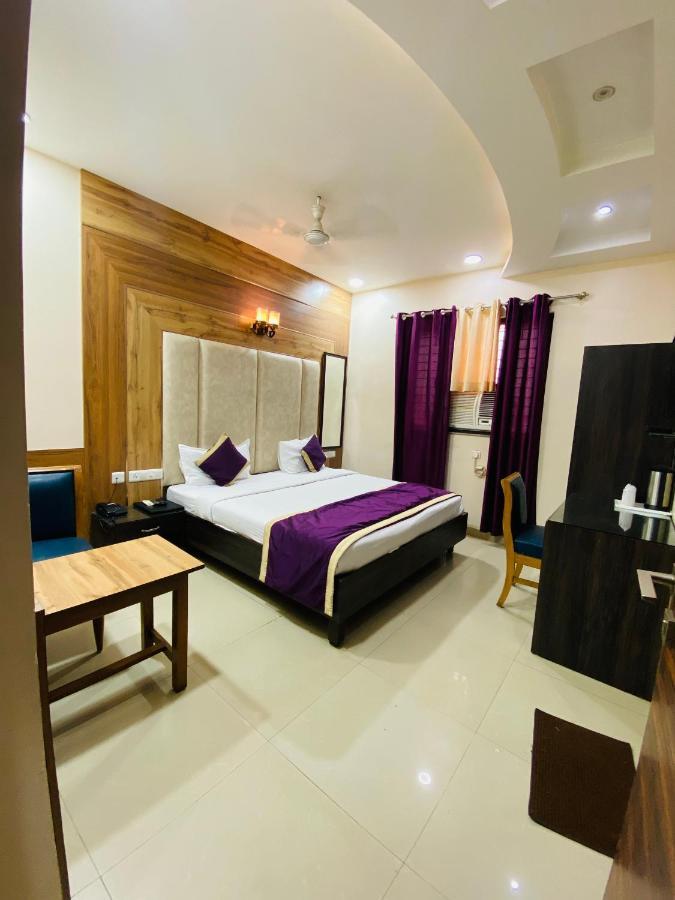 Hotel Pradeep Palace Горакхпур Экстерьер фото